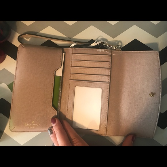 *HOST PICK* ♠️ New Kate Spade Wristlet ♠️ - Picture 4 of 4